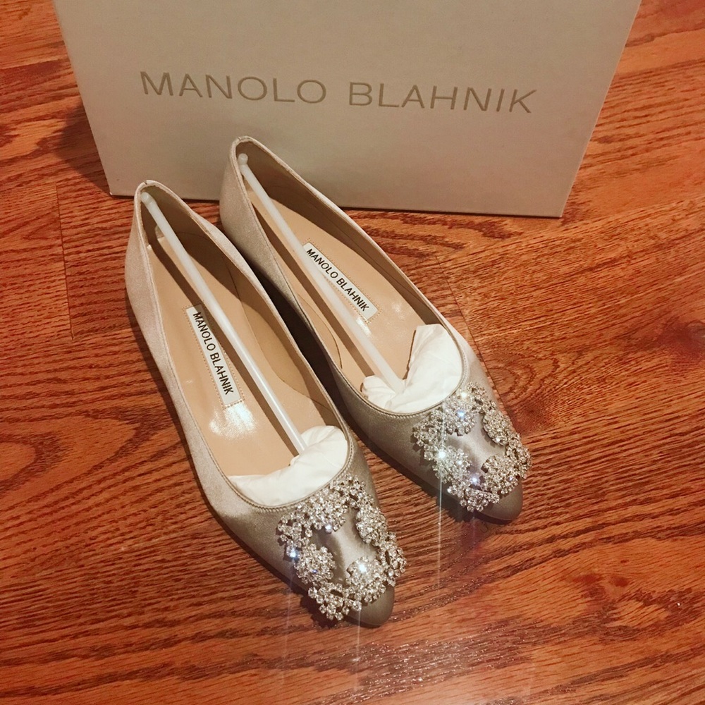 Brand New Manolo Blahnik Hangisi Satin Flats